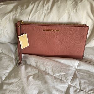 Michael Kors NEW W/TAGS handheld pocketbook